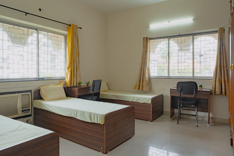 Koliving Park Street Ultra-Luxurious Girls PG