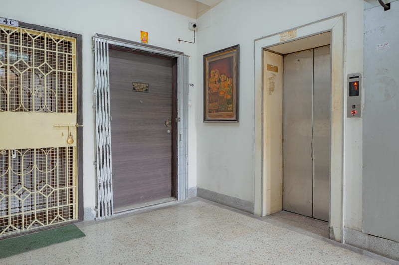 Koliving Park Street Ultra-Luxurious Girls PG