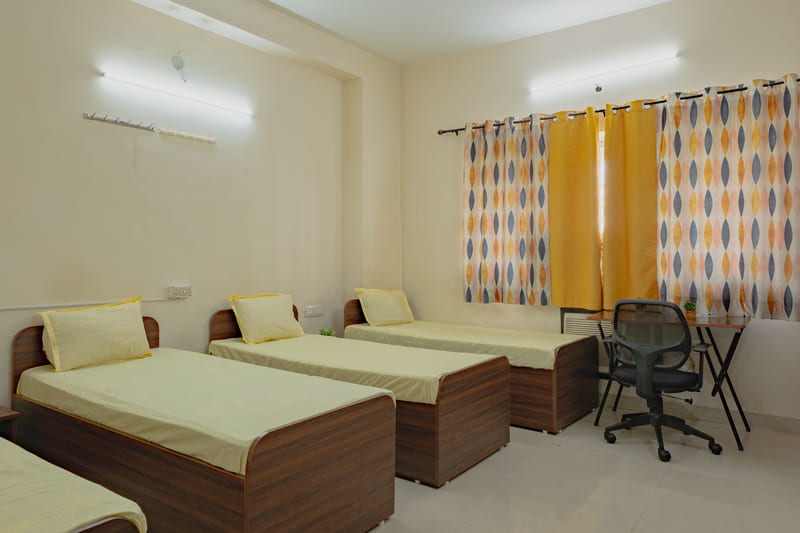 Koliving Park Street Ultra-Luxurious Girls PG